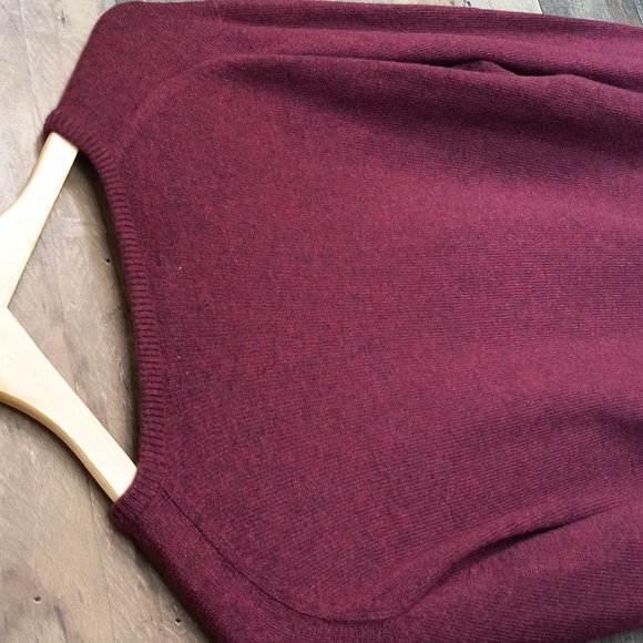 Saks Fifth Avenue Deep Red 100% Cashmere Crew Neck Sweater Sz Large Men - Picture 9 of 16